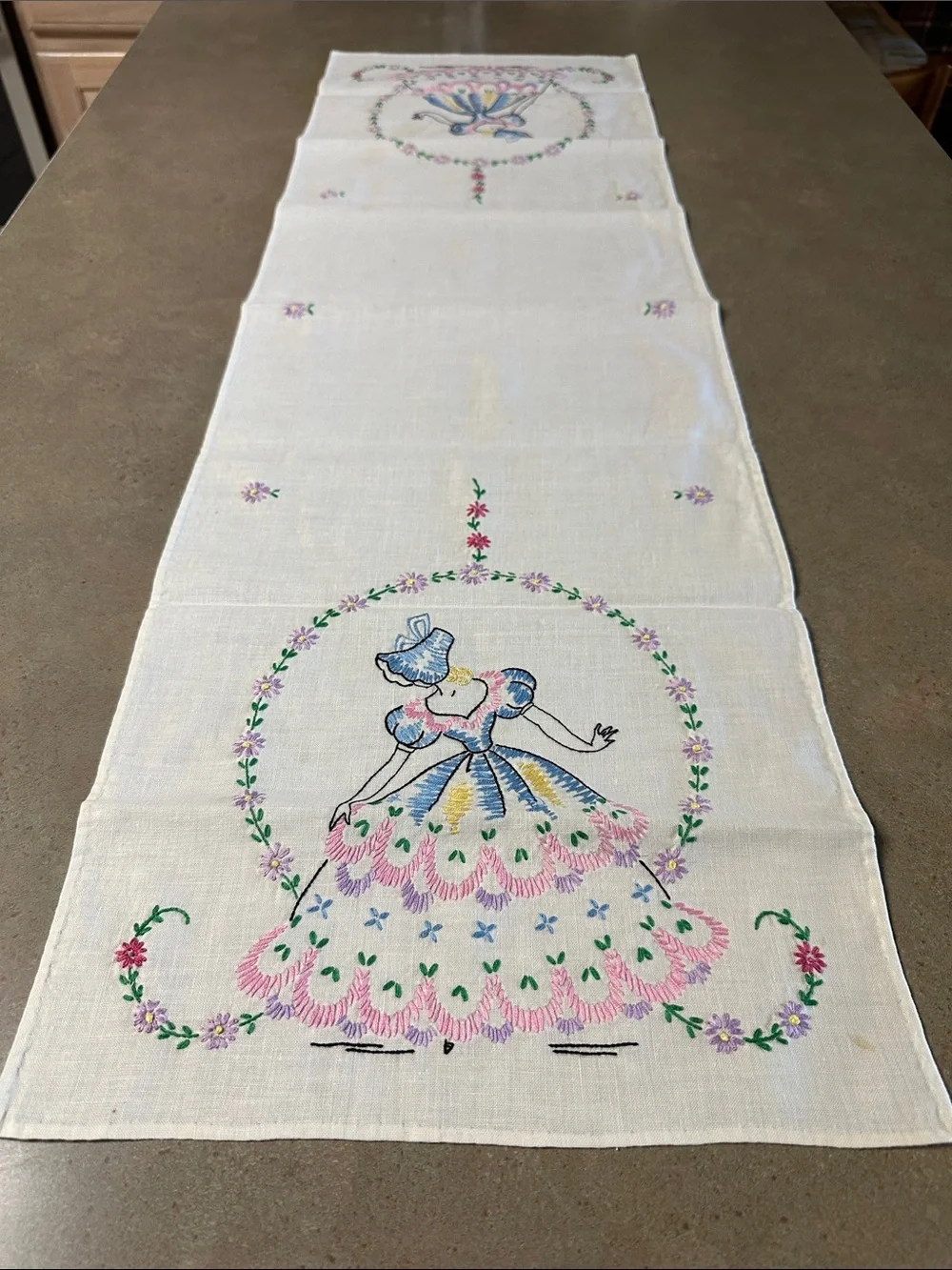 Vintage Hand Embroidered Southern Belle Table Runner 42”